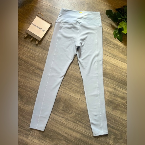 L*space Mercer Textured Ribbed Criss Cross Athletic Leggings in Mist. Size M - Picture 8 of 13